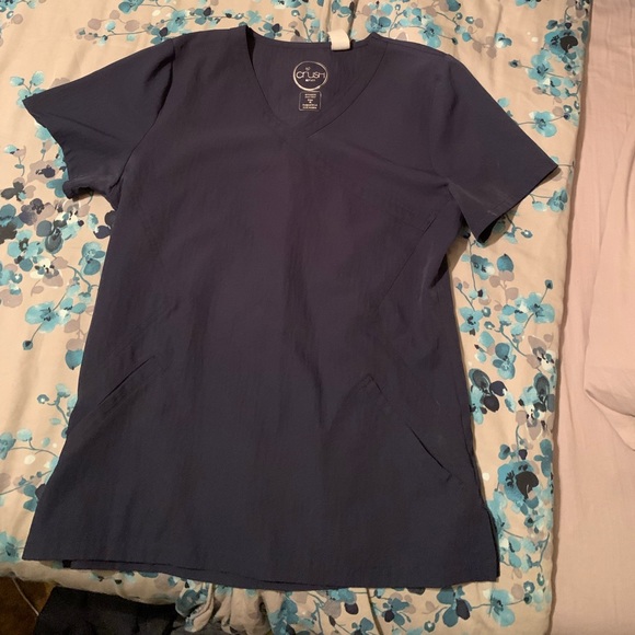 Woman’s crush scrub top - Picture 1 of 2